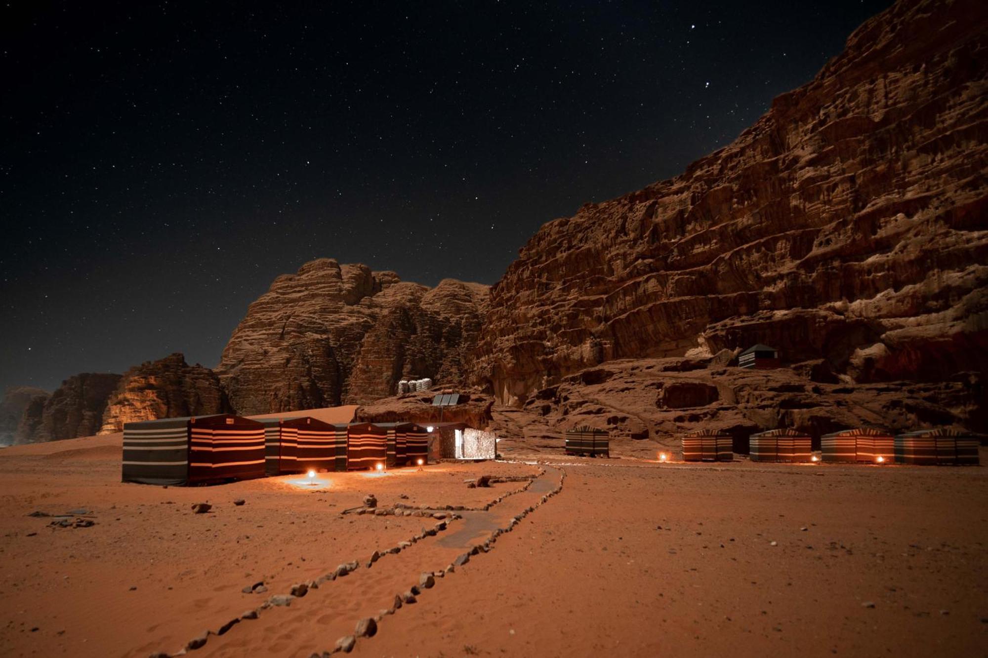 Magic Bedouin Star Hotell Wadi Rum Exteriör bild